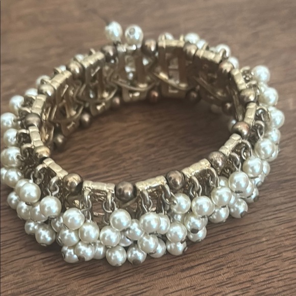 J. Crew Cream and Gold Pearl Cluster Bracelet - Picture 3 of 4